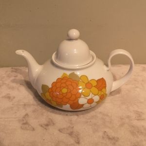 Seltmann Weiden Bavaria west Germany tea pot vintage